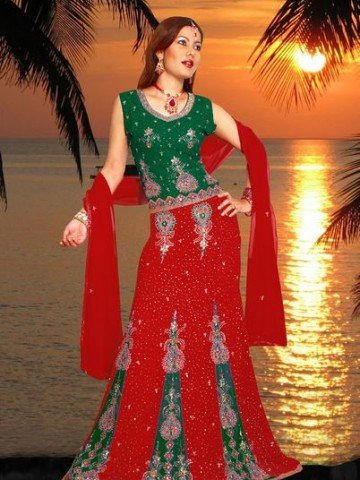 Индия е сред конкурентите на Ню Йорк, Милано и Париж не само заради традициите си в модата, но и заради честите  ревюта, дизайнерски представяния и атрактивните цветове и модели на местното облекло. Снимка: IndiaFashionExpo