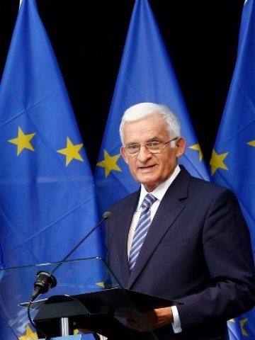 <p>
	Според Бузек решението за отлагане е по-добро от отрицателно решение.<em> Снимка: Ройтерс</em></p>
