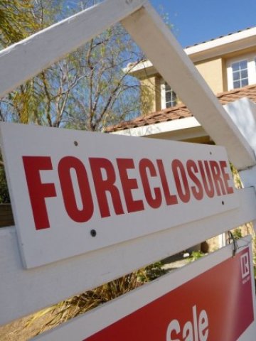 <p>
	Не се оправдаха апокалиптичните прогнози на редица анализатори за нова вълна от имоти под възбрана на пазара в САЩ. <em>Снимка: Ройтерс</em></p>
