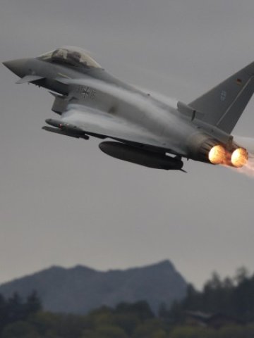 <p>
	Eurofighter на EADS. <em>Снимка: Ройтерс</em></p>
