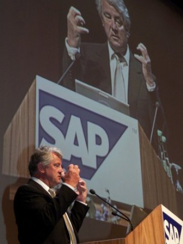 <p>
	Хасо Платнер ще осребри част от акциите си. <em>Снимка: Ройтерс</em></p>
