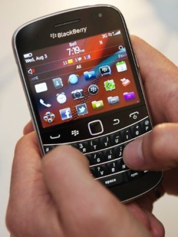 <p>
	Research in Motion за първи път е зад Apple и ZTE по пазарен дял. <em>Снимка: Ройтерс</em></p>
