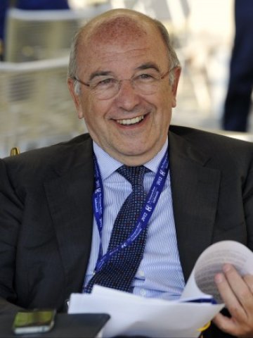 <p>
	Еврокомисарят по конкуренцията Хоакин Алмуния. <em>Снимка: Ройтерс</em></p>
