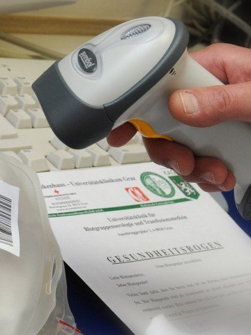 Компютърен вирус „зарази“ човек