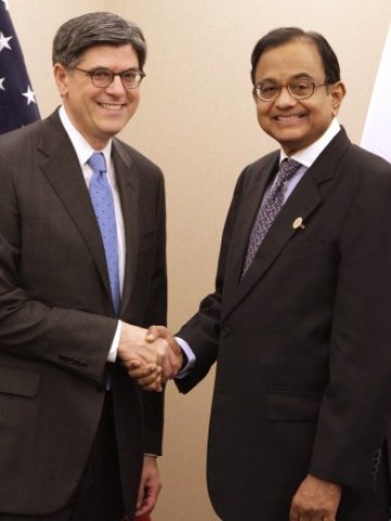 <p>
	Финансовите министри обсъждаха въпроси, касаещи сътруничеството между двете страни</p>
<p>
	<em>Снимка: Ройтерс</em></p>
