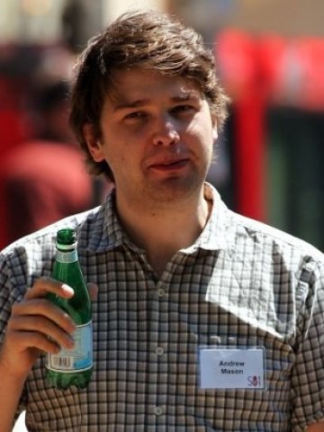 <p>
	Създателят и главен изпълнителен директор на пазарния лидер Groupon - Андрю Мейсън.&nbsp;<em>Снимка: Ройтерс</em></p>
