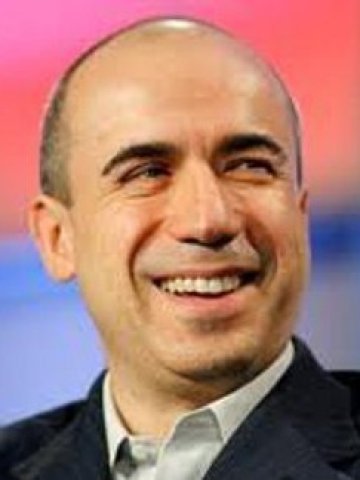 <p>
	Юри Милнер е наричан &quot;руския интернет цар&quot;.&nbsp;<em>Снимка: Facebook</em></p>
