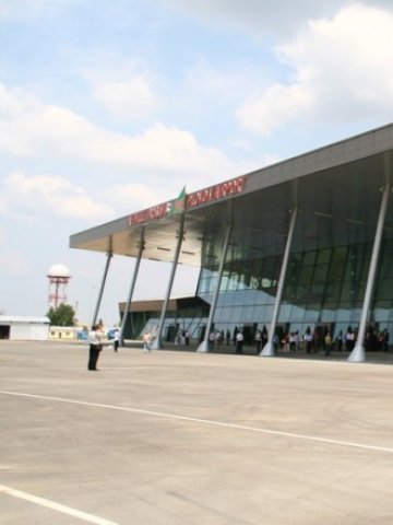 <p>
	Има опасност &bdquo;Райънеър&rdquo; да спре двата си полета до летището и да претендира за обезщетение. Снимка: Dnes.bg</p>
