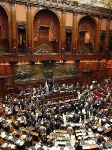 <p>
	Италианският парламент. <em>Снимка: Ройтерс</em></p>
