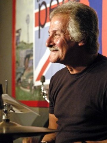 <p>
	Легендарният позабравен барабанист на групата от Ливърпул<em>. Снимка: Wikimedia, лиценз: <a href="http://creativecommons.org/licenses/by/2.0/" target="_blank">Creative Commons</a></em></p>
