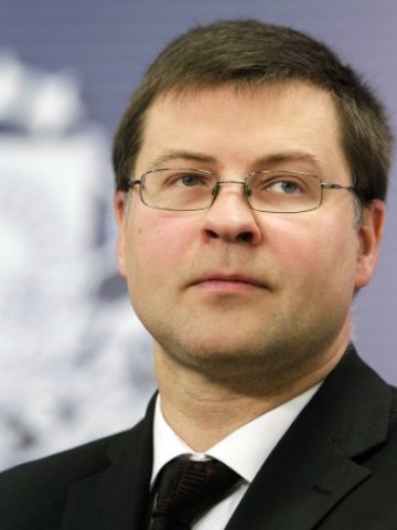 <p>
	Премиерът на страната Валдис Домбровкис. <em>Снимка: Ройтерс</em></p>
