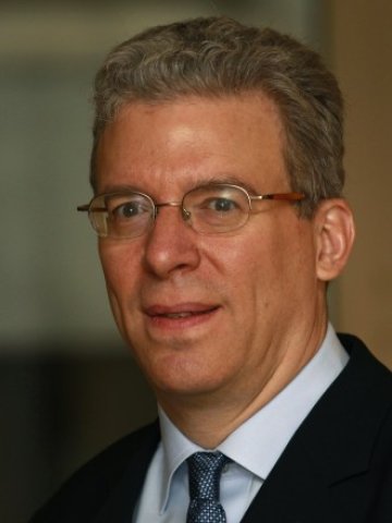 <p>
	Том Албанезе. <em>Снимка: Архив Ройтерс</em></p>
