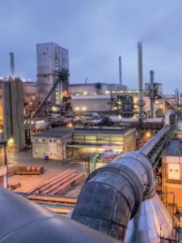 <p>
	Част от завода на концерна в Хамбург бе затворен заради авария през първото тримесечие на финансовата година. <em>Снимка: Aurubis</em></p>
