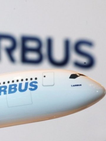 <p>
	Дъщерната компания Airbus е доставила през първото тримесечие 119 граждански самолета. <em>Снимка: Ройтерс</em></p>
