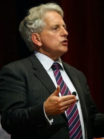 <p>
	Майк Огилви. Снимка:&nbsp;ToTheTop Agency</p>
