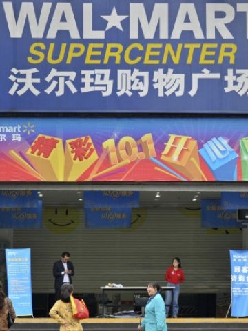 <p>
	През третото тримесечие Wal-Mart&nbsp;увеличава приходите от класическия си бизнес&nbsp;в Китай с едва 6%. <em>Снимка: Ройтерс</em></p>
