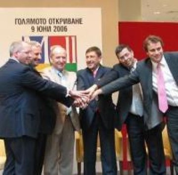 Питър Донъли, Дорон Авив, Ели Егози, Максим Бехар, Муки Гредингер, Карим Хабра (от ляво надясно). Снимка: Investor.bg