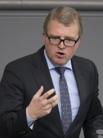 <p>
	Почитателят на &quot;частните пари&quot; и депутат в германския парламент Франк Шефлер. <em>Снимка: Архив Ройтерс</em></p>
