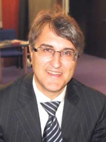 <p>
	Евгений Кънев, модератор на Клуб Investor.bg <em>Снимка: Личен архив</em></p>
