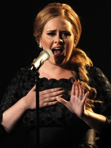 <p>
	Адел по време на MTV Video Music Awards в Лос Анджелис през август. <em>Снимка: Ройтерс</em></p>
