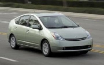 Нова Toyota Prius превзема пътищата
