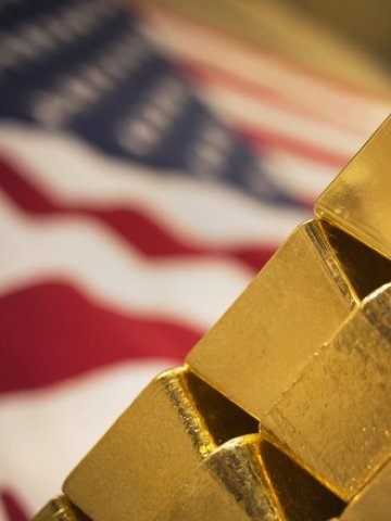 <p>
	Стойността на благородния метал е в очакване на икономическите новини от Щатите. <em>Снимка: Ройтерс</em></p>
