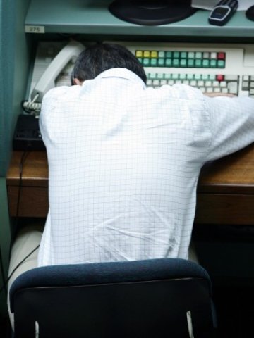 <p>
	Повече от половината анкетирани изразяват опасения за това колко справедливи са възнагражденията им. <em>Снимка: Ройтерс</em></p>
