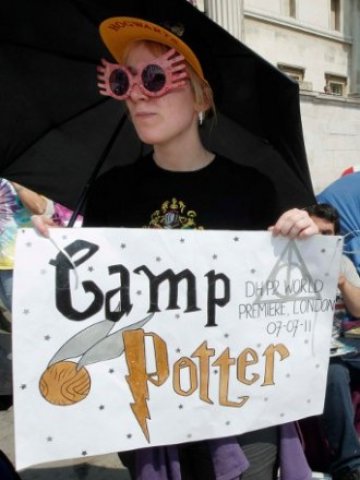 <p>
	Манията по Хари Потър генерира огромни приходи. <em>Снимка: Ройтерс</em></p>
