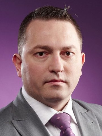 <p>
	Радослав Миков, Волф Тайс</p>
