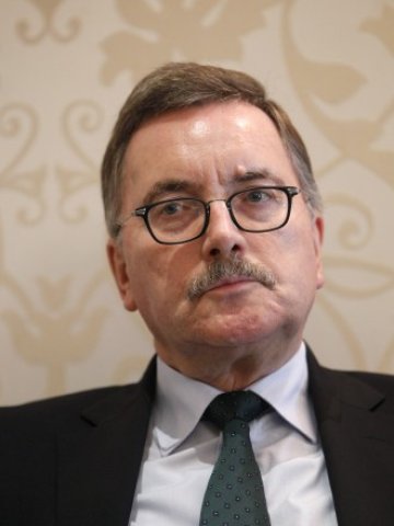 <p>
	Щарк: &quot;Ще има натиск програмата за закупуване на облигации да се използва и за Франция&quot;. <em>Снимка: Ройтерс</em></p>
