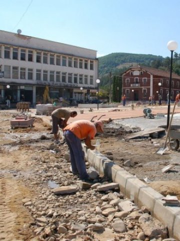 <p>
	Докато инфраструктурните проекти бяха грижа на общините, проектите на инициативните групи са дело на местната общественост Снимка: БТА</p>
