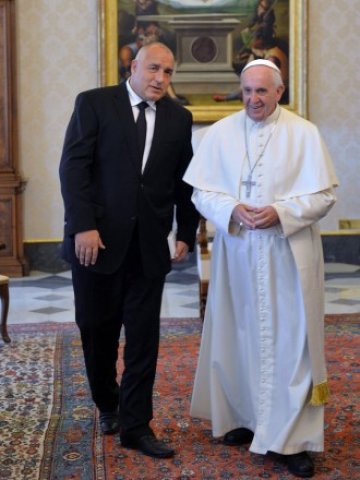<p>
	Премиерът Бойко Борисов на традиционната аудиенция при папа Франциск по повод 24 май.&nbsp;<em>Снимка: БТА</em></p>

