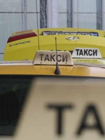 <p>
	Таксиметровият бранш от години иска да се върне патентният данък. Снимка:<em> Investor.bg</em></p>
