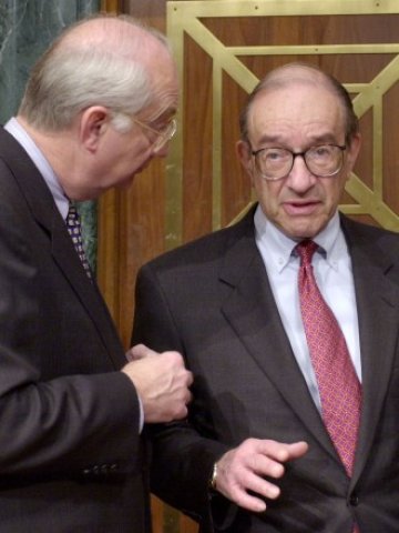 <p>
	<em>Филип Грам, бивш сенатор и съавтор на закона за дерегулирането на банковия сектор в САЩ и бившият председател на Федералния резерв Алън Грийнспан. Снимка: Ройтерс</em></p>
