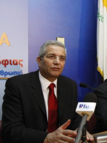 <p>
	Андрос Киприану, лидер на управляващата в Кипър партия. <em>Снимка: Ройтерс</em></p>

