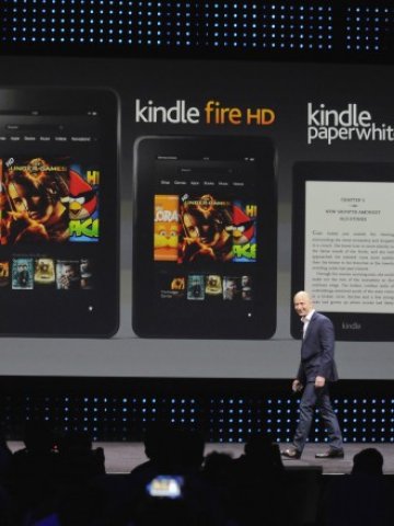 <p>
	Джеф Безос, изпълнителен директор на&nbsp; Amazon.com Inc, на представянето на новия Kindle Fire HD. <em>Снимка: Ройтерс</em></p>
