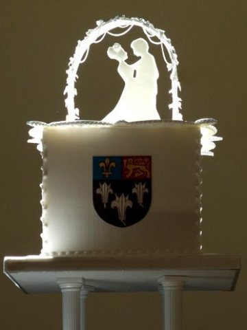 <p>Продажбите на сувенири, свързани със сватбата, ще вкарат около 620 млн. паунда в британската икономика. <br />
<i>Снимка:</i> Ройтерс</p>