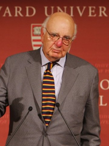 <p>
	Пол Волкър. <em>Снимка: Архив Ройтерс</em></p>
