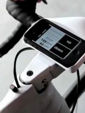 <p>
	Велосипедът разполага с миникомпютър. Снимка: Toyota</p>
