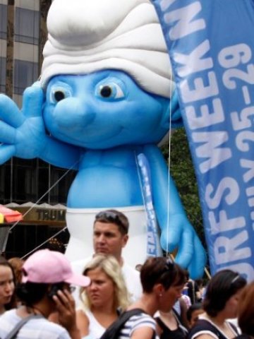 <p>
	&nbsp;&quot;Каубои и пришълци&quot; и &quot;Смърфовете&quot; си разделиха първото място в бокс-офис класацията в Северна Америка. <em>Снимка: Ройтерс</em></p>
