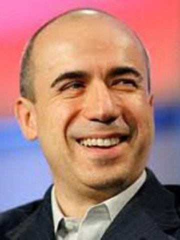 <p>
	Юри Милнер придобива дялове във все повече щатски интернет компании. <em>Снимка: Facebook</em></p>
