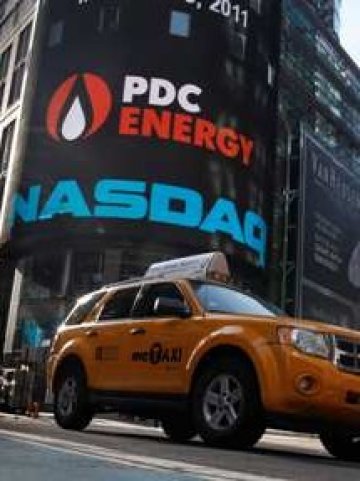 <p>Сградата на борсата Nasdaq на площад Таймс Скуеър в Ню Йорк. <i>Снимка: Ройтерс</i></p>