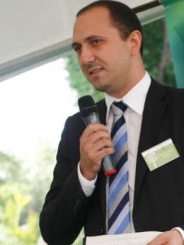 <p>
	Изпълнителният директор на &quot;Арома&quot; АД Димитър Луканов коментира стратегиите и бъдещите планове на компанията.<em> Снимка: Go Green Communications</em></p>
