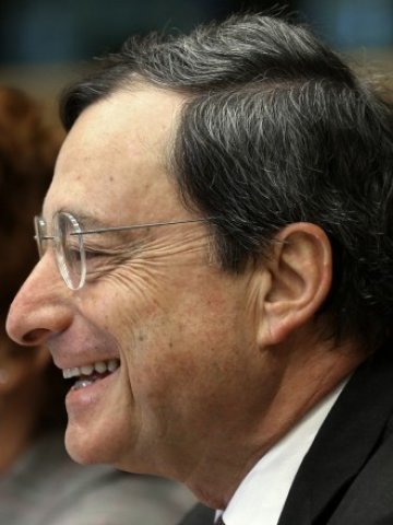 <p>
	Миналата седмица президентът на ЕЦБ Марио Драги предупреди, че банката не може &bdquo;да запълни вакума&ldquo;, създаден от политическото бездействие. <em>Снимка: Ройтерс</em></p>
