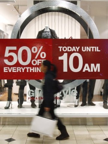 <p>
	Roosevelt Field Mall в Гардън Сити, Ню Йорк. <em>Снимка: Ройтерс</em></p>
