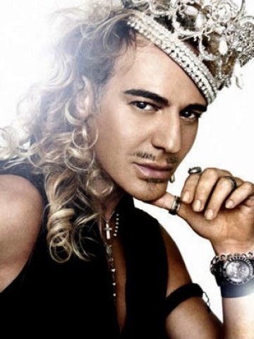 <p>Въпреки расисткия скандал с Галиано едноименната модна къща печели добре.<br />
Снимка: John Galliano</p>