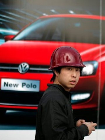 <p>Китайското правителство очаква за следващите 5 години автопазарът да  нарасне с с 27%  и през 2015 г. да достигне 23 млн. нови автомобила.<i><br />
Източник:</i> Ройтерс</p>