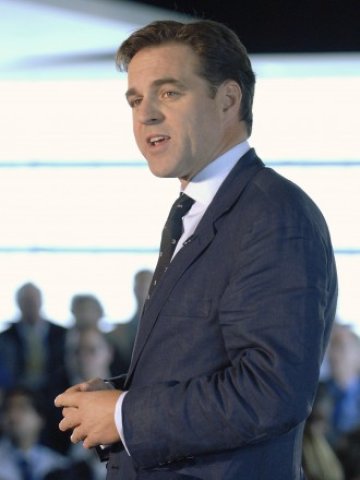 <p>
	Професор Найъл Фъргюсън не изключва сериозно социално напрежение в различни точки на света. <em>Снимка: Ройтерс</em></p>
