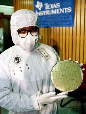 <p>Последствията от земетресението няма да отминат бързо за TI.<i> Снимка: </i>Ройтерс</p>