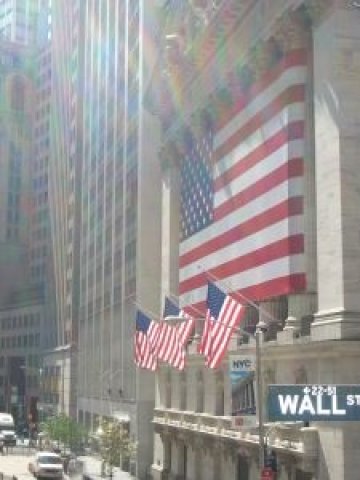 <p>
	The New York Stock Exchange.<em> Снимка: sxc.hu</em></p>
